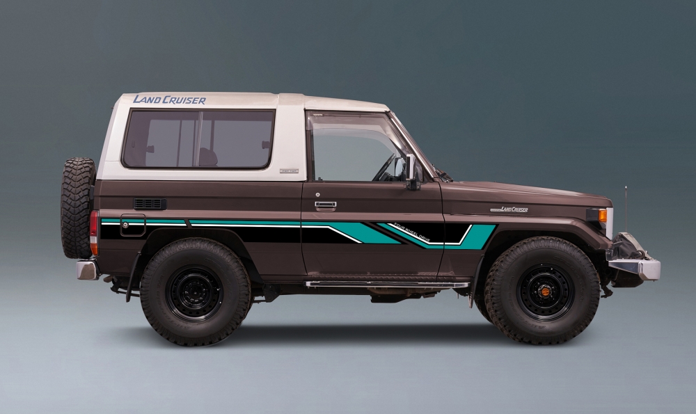 large_3316_J73-WEB-MODEL-TEAL-2.jpg