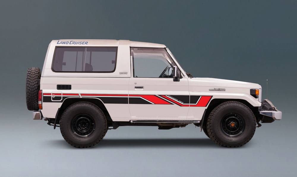 large_3316_J73-WEB-MODEL-WHITE.jpg