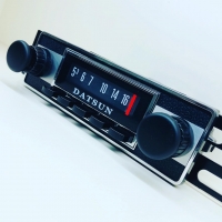 SILVER-SERIES AM/FM RADIO ASSEMBLY : DATSUN SPORTS / FAIRLADY (1960-1970)